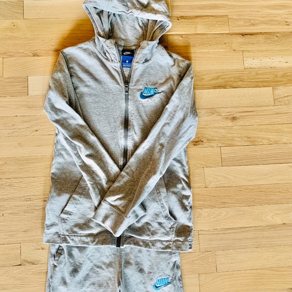 Nike Cotton Jogger Set Kids Light Grey w/Blue Logo - Picture 4 of 13